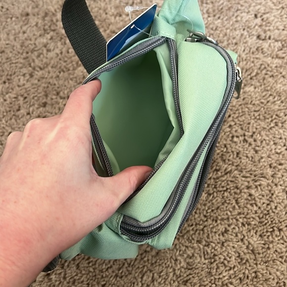 💚 NWT Everest Belt Bag - Picture 6 of 7
